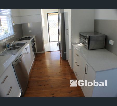 11 Floraville Road, Belmont North, NSW 2280 - Photo 4