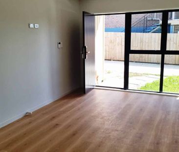 New Townhouse 3bdrm/2bthrm/garage - Photo 5