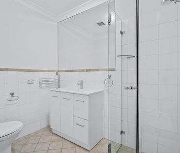 Freshly Painted Large Open Plan Two Bedroom Townhouse - Photo 4