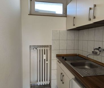KREFELD-INRATH-GUTE RUHIGE LAGE-FRISCH RENOVIERTE ZWEI ZIMMER WOHNU... - Foto 4