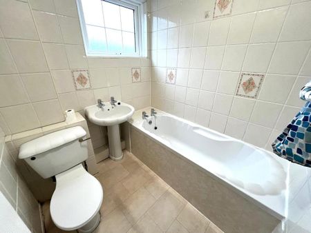 3 bedroom semi-detached house to rent - Photo 2