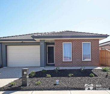 Modern 4 Bedroom Home - Photo 1