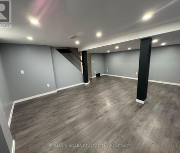8 LAKEHURST DRIVE, St. Catharines, Ontario, L2N4C2 - Photo 1