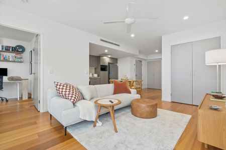 Beautiul Apartment Living in the Bayside - Photo 3