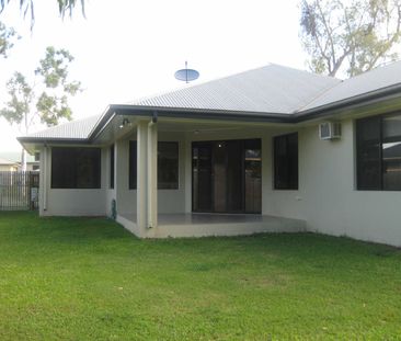 36 Seabrook Circuit, Bushland Beach QLD 4818 - House For Rent | Domain - Photo 4