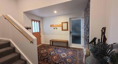 Very Large Modern Pet Friendly Home - Genuine Long Term - Photo 5