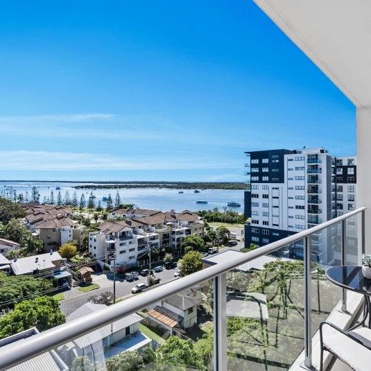Modern 2-Bedroom Apartment with Spectacular Broadwater Views - Photo 1