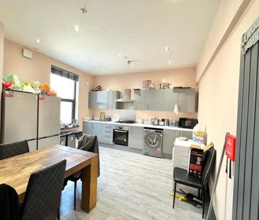 1 bedroom in a house share to rent - Photo 3