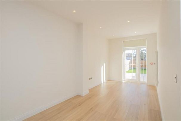 3 bedroom flat to rent - Photo 1