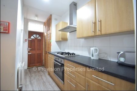 8 Bedroom near Leeds University - Photo 4