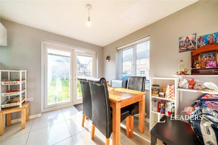 4 bedroom detached house to rent - Photo 2