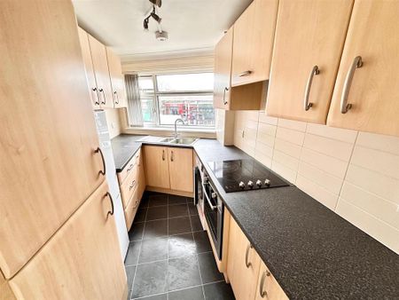 2 bedroom flat to rent - Photo 3