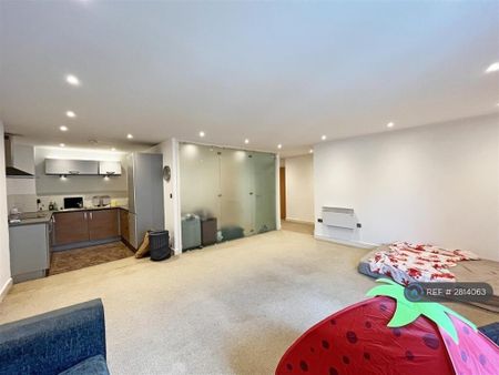 2 bedroom flat to rent - Photo 3