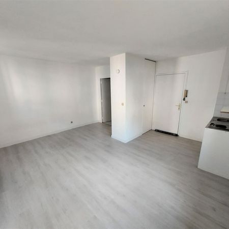 Location Appartement 1 pièce 23m² AIX EN PROVENCE 90ème - Photo 3