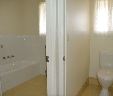 Beautiful 4 BR home - Photo 3