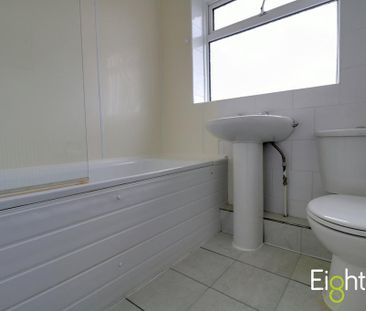 4 bedroom end of terrace house to rent - Photo 6