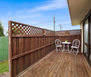 Sunny and Superb - Photo 3