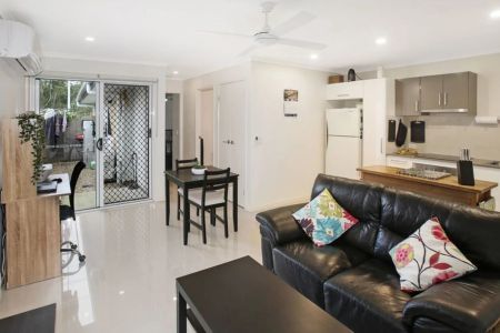 Neat and Modern One Bedroom Home! - Photo 3