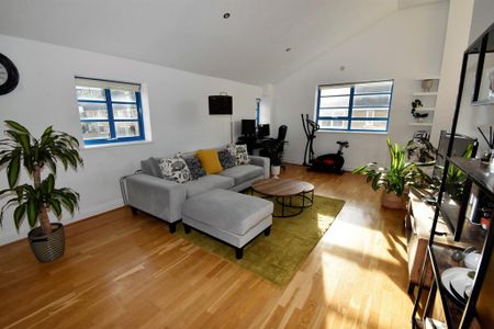 1 bedroom flat to rent - Photo 2