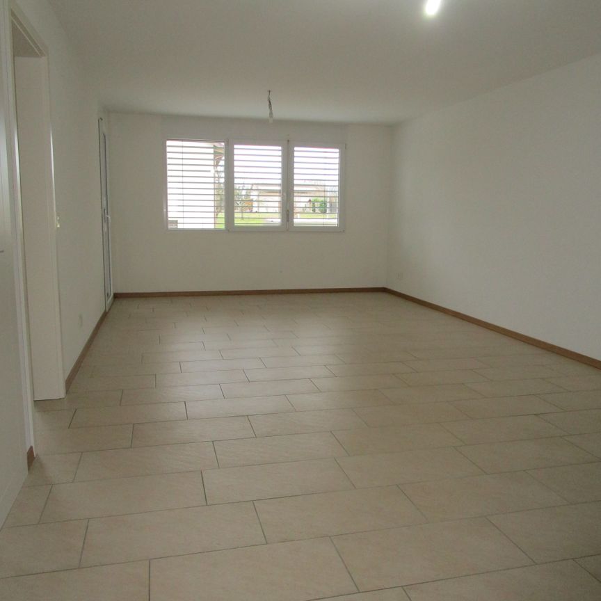 Schöne und moderne 2.5 Zimmerwohnung in der Nähe des Neuchâtelsees - Photo 1