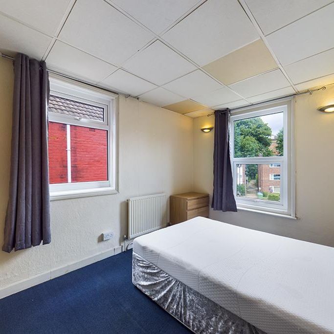 3 bedroom private hall to rent - Photo 1