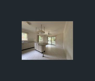 Ideal Family Home in Prime Location - Photo 5