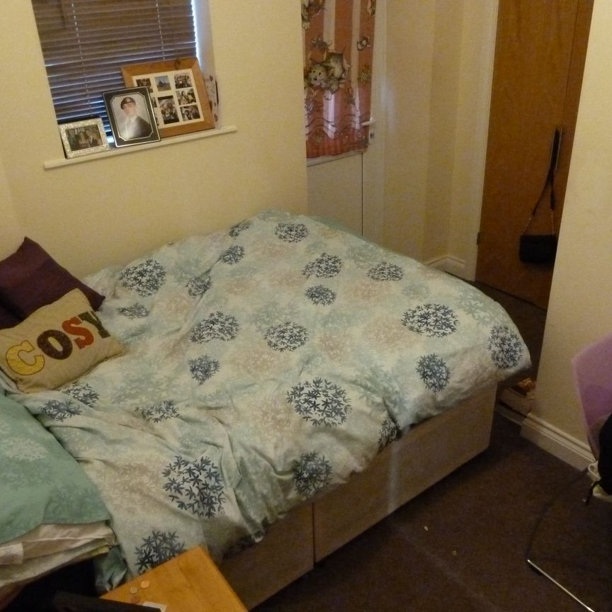 10 Lipson Road, Flat 2 - Photo 1