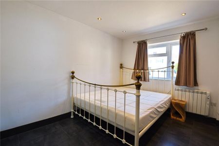 6 bedroom semi-detached house to rent - Photo 3