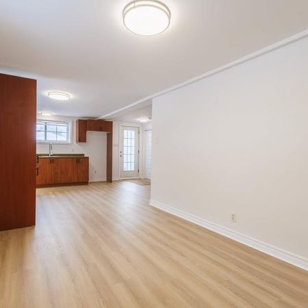 Très grand appartement de 1 chambre à coucher avec bureau fermé, situé à Blainville, disponible dès le 1er juillet. Animaux acceptés. - Photo 3