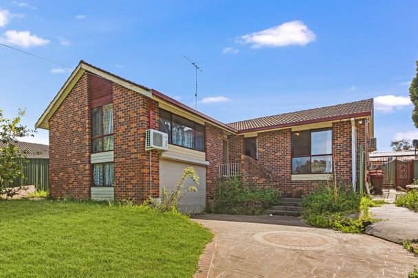 8 Dubbo Street, Quakers Hill NSW 2763 - House For Rent | Domain - Photo 1