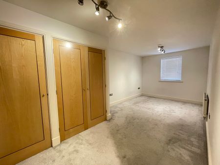 2 bedroom Apartment to let - Photo 3