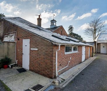 1 Bedroom Bungalow - Northbrook Estate, Farnham Road - Photo 1