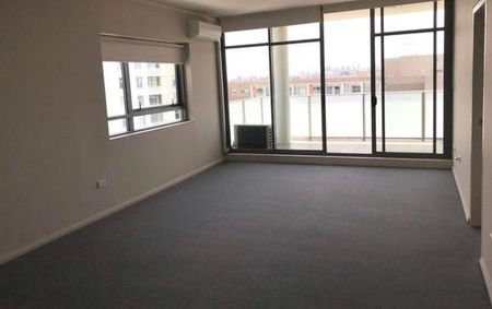 Pacific Square Central, Axis Building - Photo 3