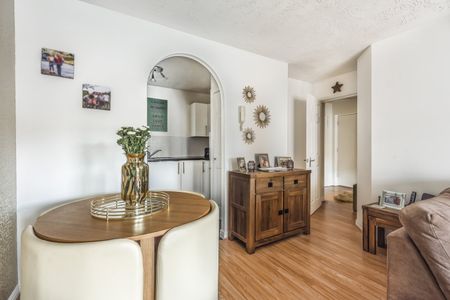 Flat to rent - Grange Crescent, Dartford, DA2 - Photo 5