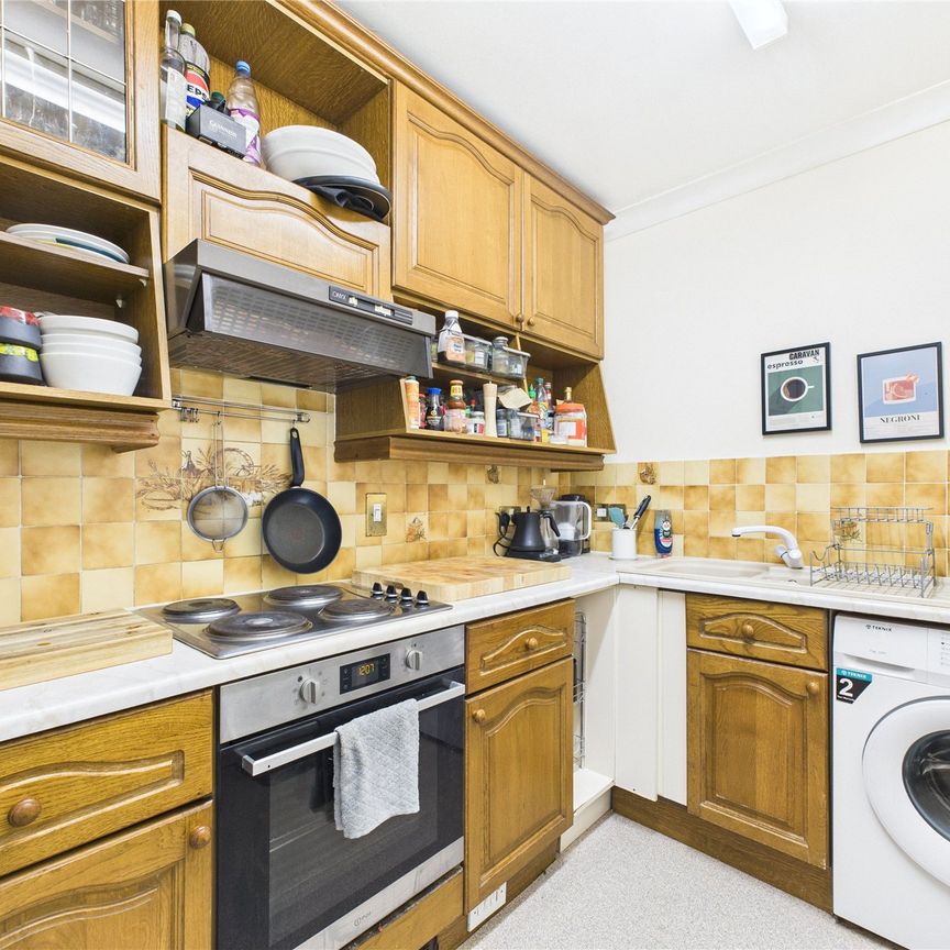 Parkgate, Burnham Parkgate, Burnham - Photo 1