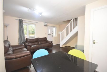 4 bedroom semi-detached house to rent - Photo 3