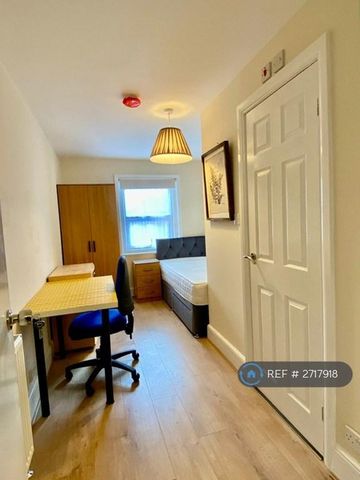 5 bedroom semi-detached house to rent - Photo 5