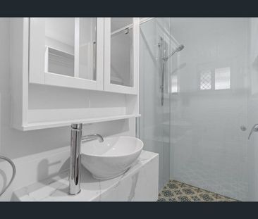 Stylish, Simple, Perfect - Photo 6