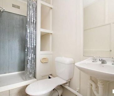 Tranquil Living in the Heart of West End – Walk to Everything! - Photo 1