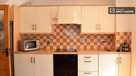 Huge room in 3-bedroom apartment in Tallaght, Dublin - Photo 5