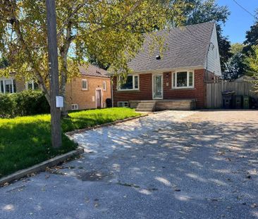 For Lease - 16 Robertsfield Crescent, Toronto, Ontario - Photo 3