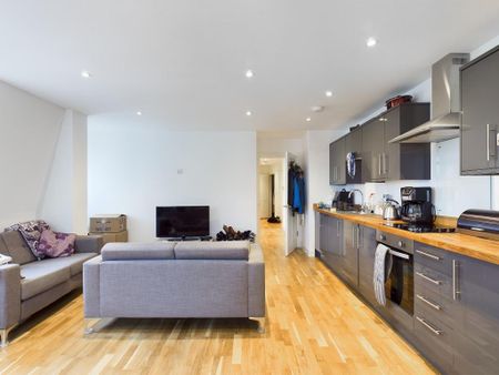 2 bedroom flat to rent - Photo 2