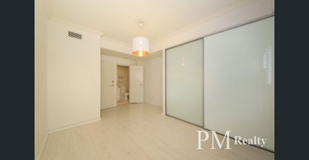 STUNNING TWO BEDROOM APARTMENT IN PRIME LOCATION - Photo 2