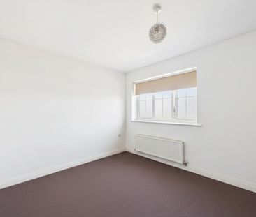 1 bedroom Maisonette in Hanover Close, Surrey - Photo 5