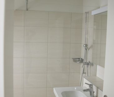 Schöne, helle und moderne 4.5-Zimmer Dachwohnung - Photo 3