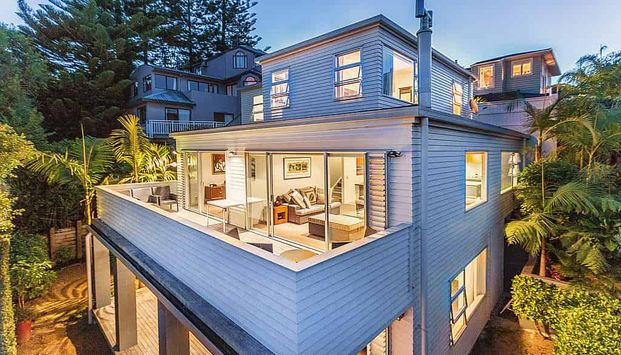 Stylish Executive Home - Photo 1