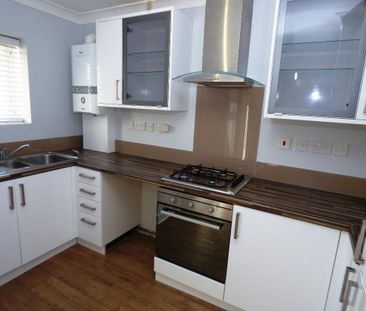 2 bed flat to rent in Rayleigh Road, Hutton, CM13 - Photo 5