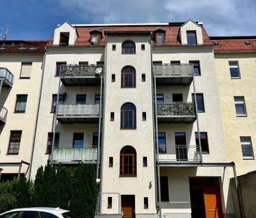 3- Raum-Dachgeschosswohnung mit Fahrstuhl und Stellplatz! - Photo 6