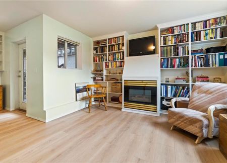 6 Bedroom House in Glenmore - Photo 5