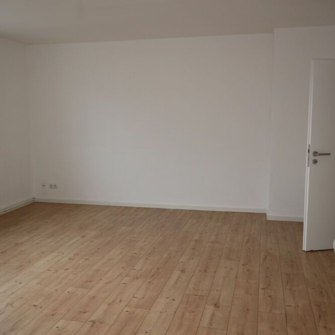 Tolle Aussicht vom Balkon - praktische 3 Raum Wohnung in Stadtfeld-Ost ist ab sofort bezugsfrei - Photo 1